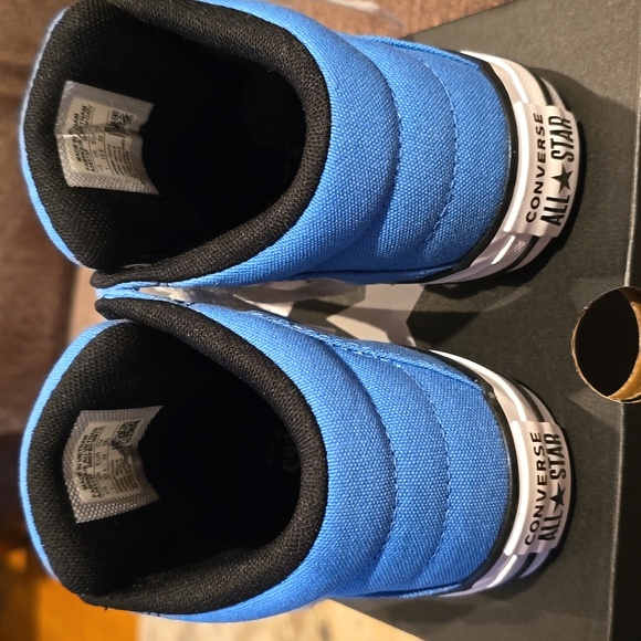 CONVERSE BRAND YOUTHS BLUE AND BLACK ATHLETIC SNEAKERS SIZE 1 YOUTH UNISEX - Picture 3 of 11